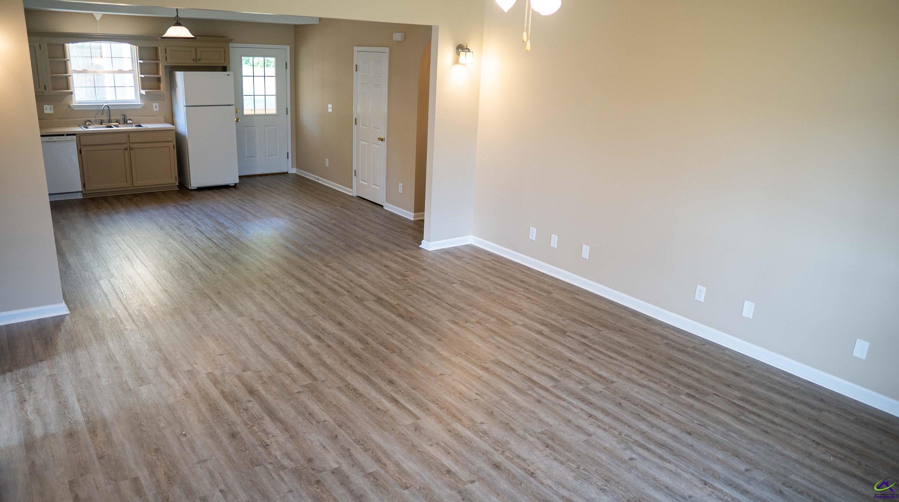 142 4th St, Empire, GA 31014-6451