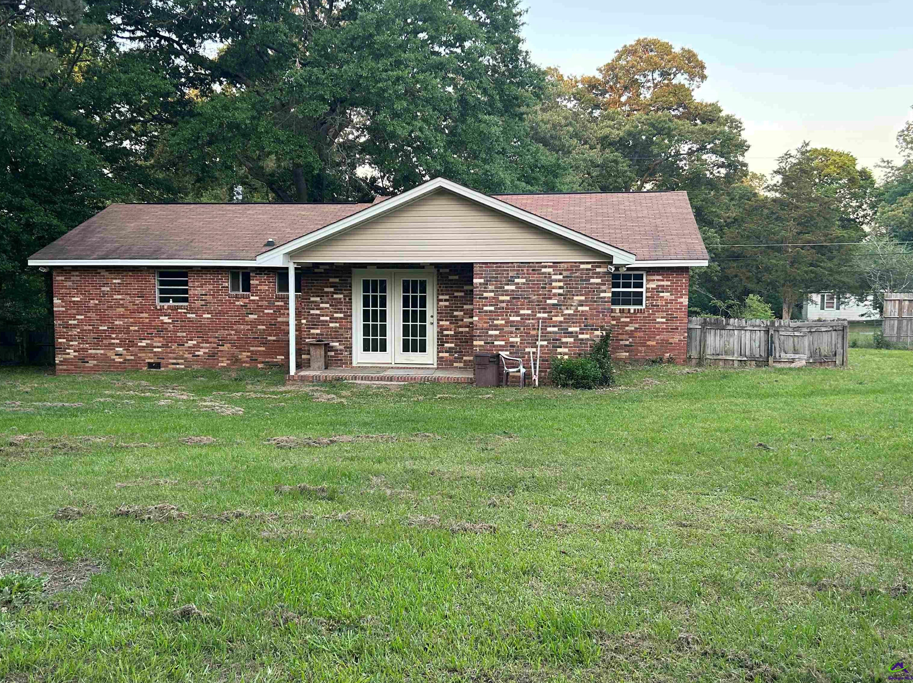 111 Fisher St, Warner Robins, GA 31093-2903