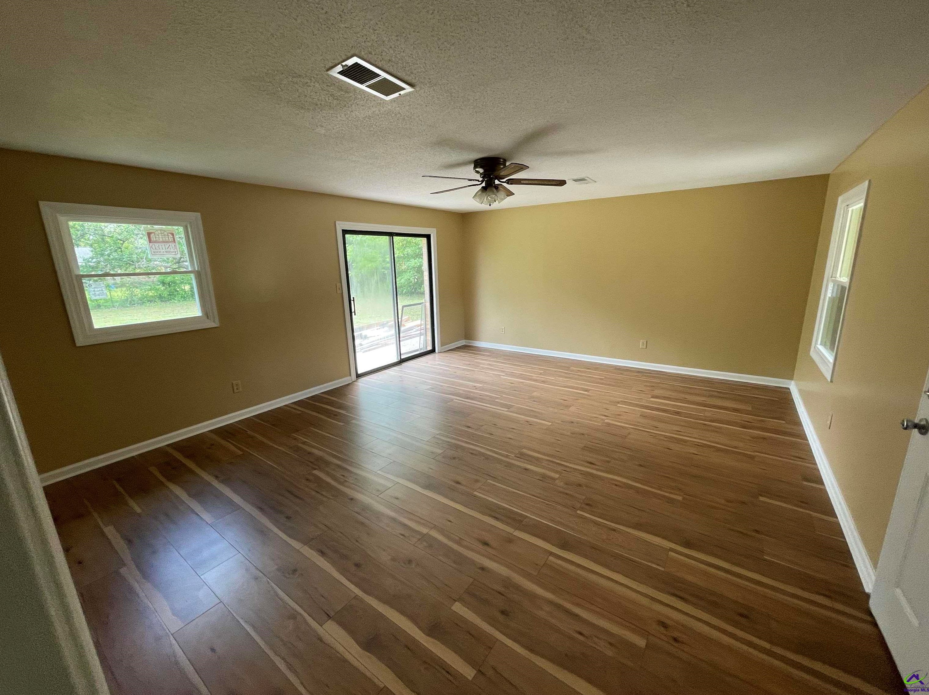 206 Wisconsin Ave, Warner Robins, GA 31093-2330