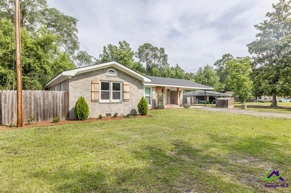 110 Plum St, Dublin, GA 31021-7226