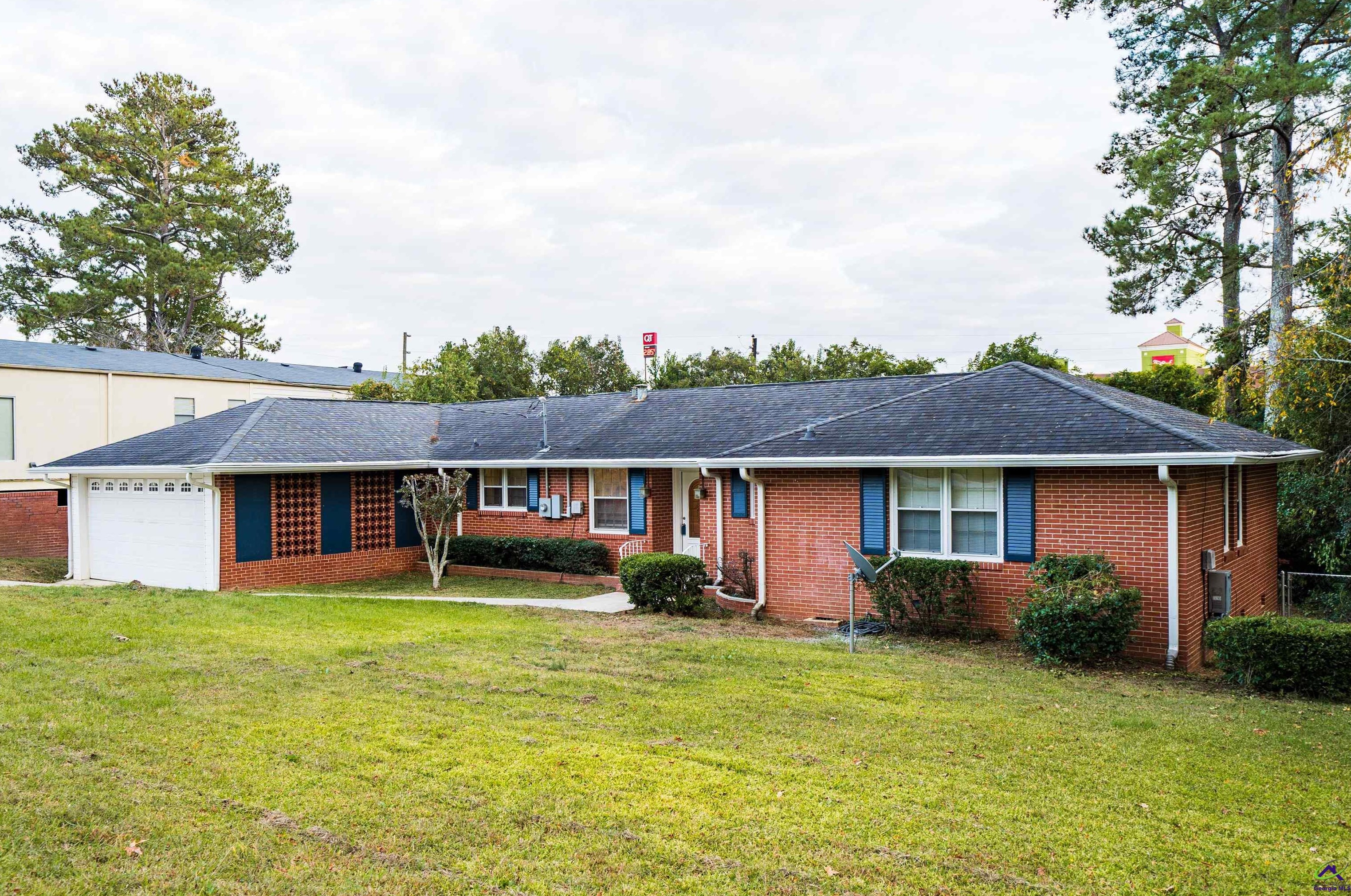861 Lee Rd, Macon, GA 31204-1427