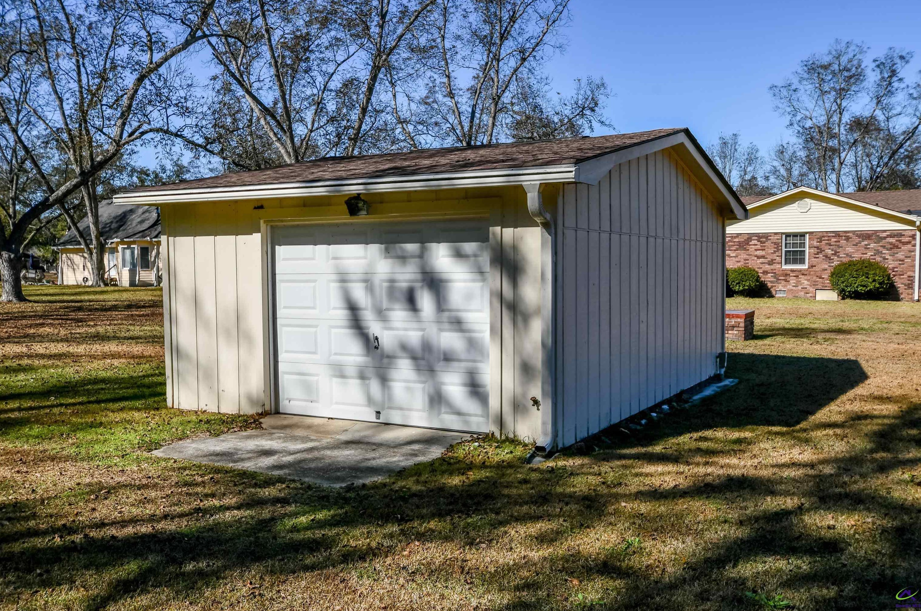 3626 Kerry Dr, Macon, GA 31216-7406