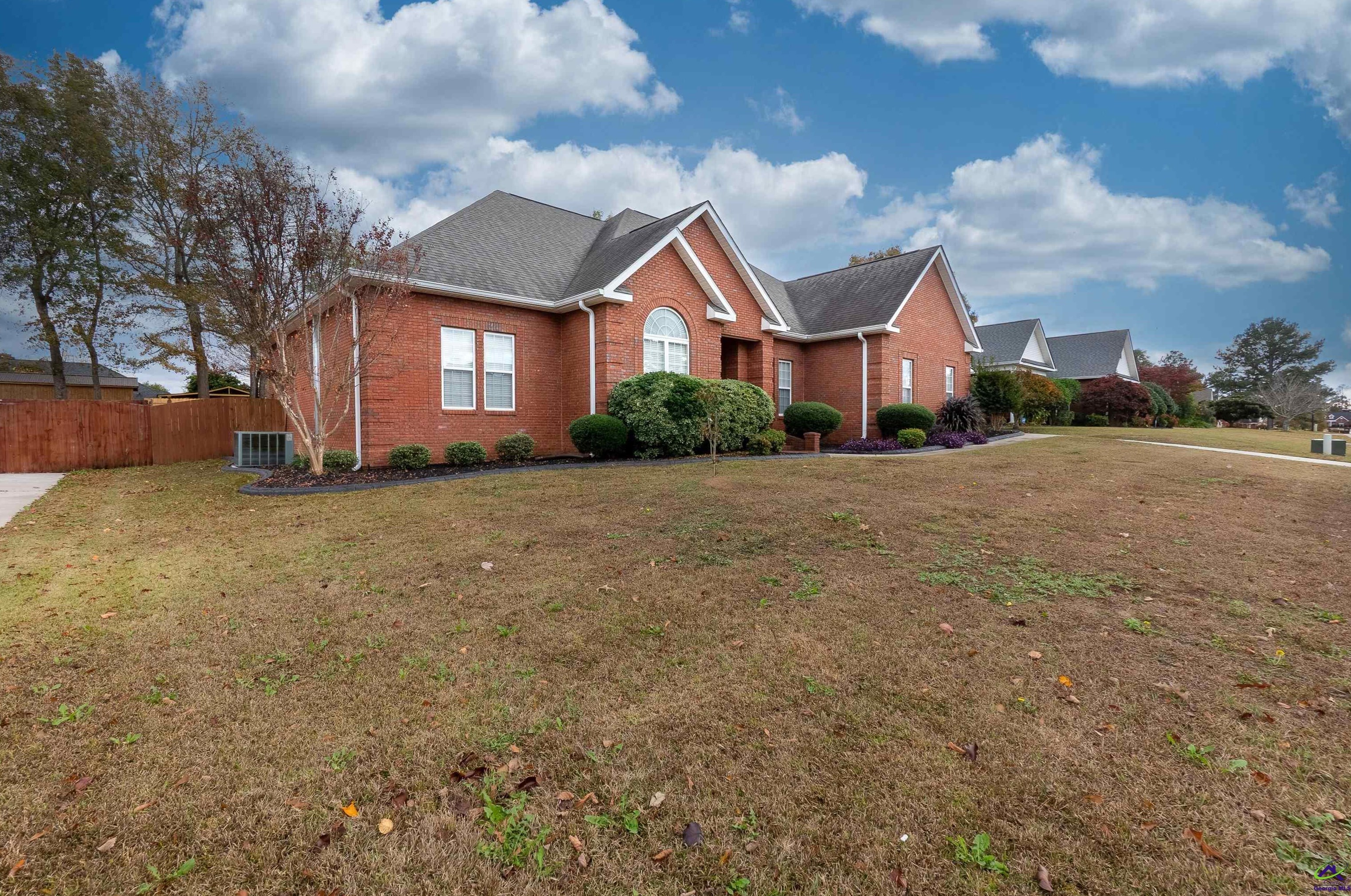 718 Bay Laurel Cir, Warner Robins GA  31088-2953 exterior