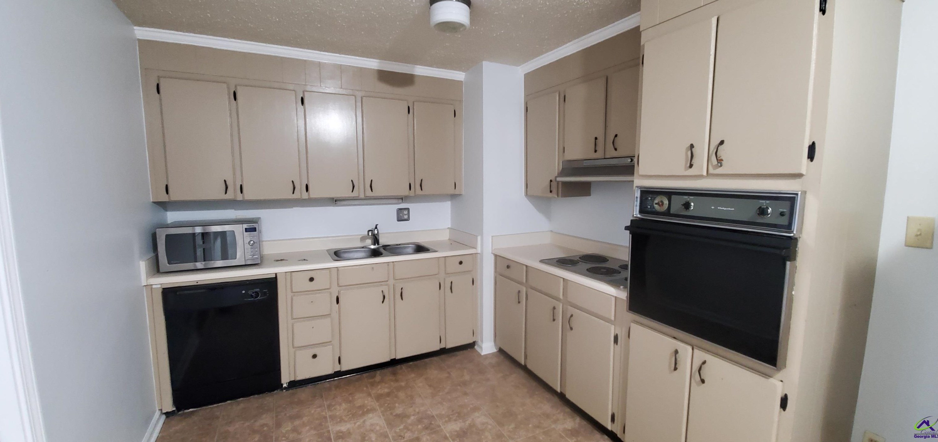 100 Davis Dr, Lithonia, GA 31028