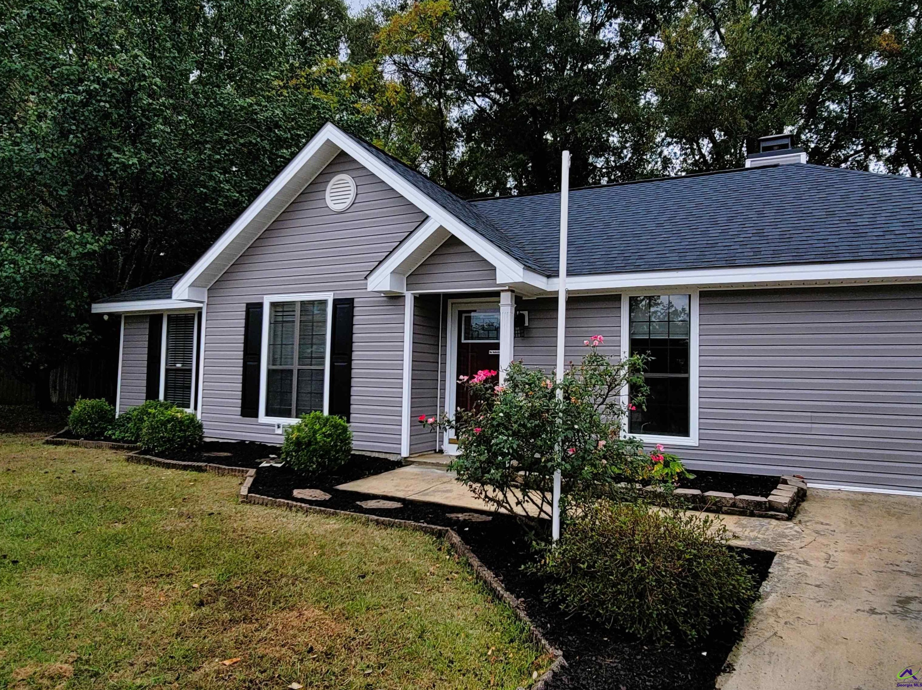 220 Highpoint Ct, Lithonia, GA 31028
