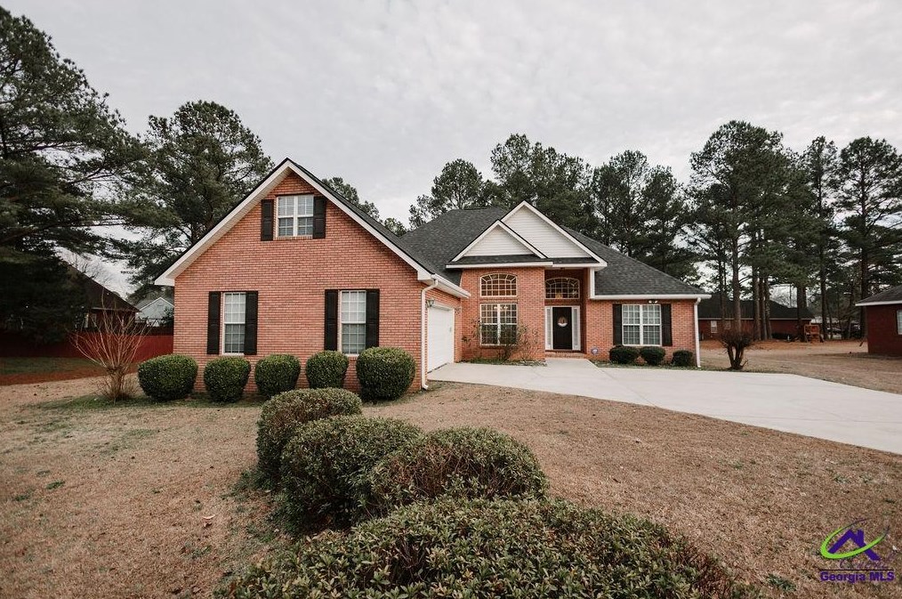 102 Idle Pines Dr, Perry, GA 31069