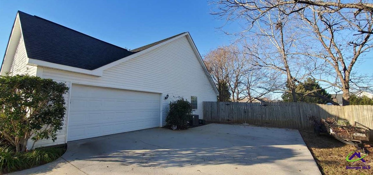 537 Grove Ln, Kathleen, GA 31047