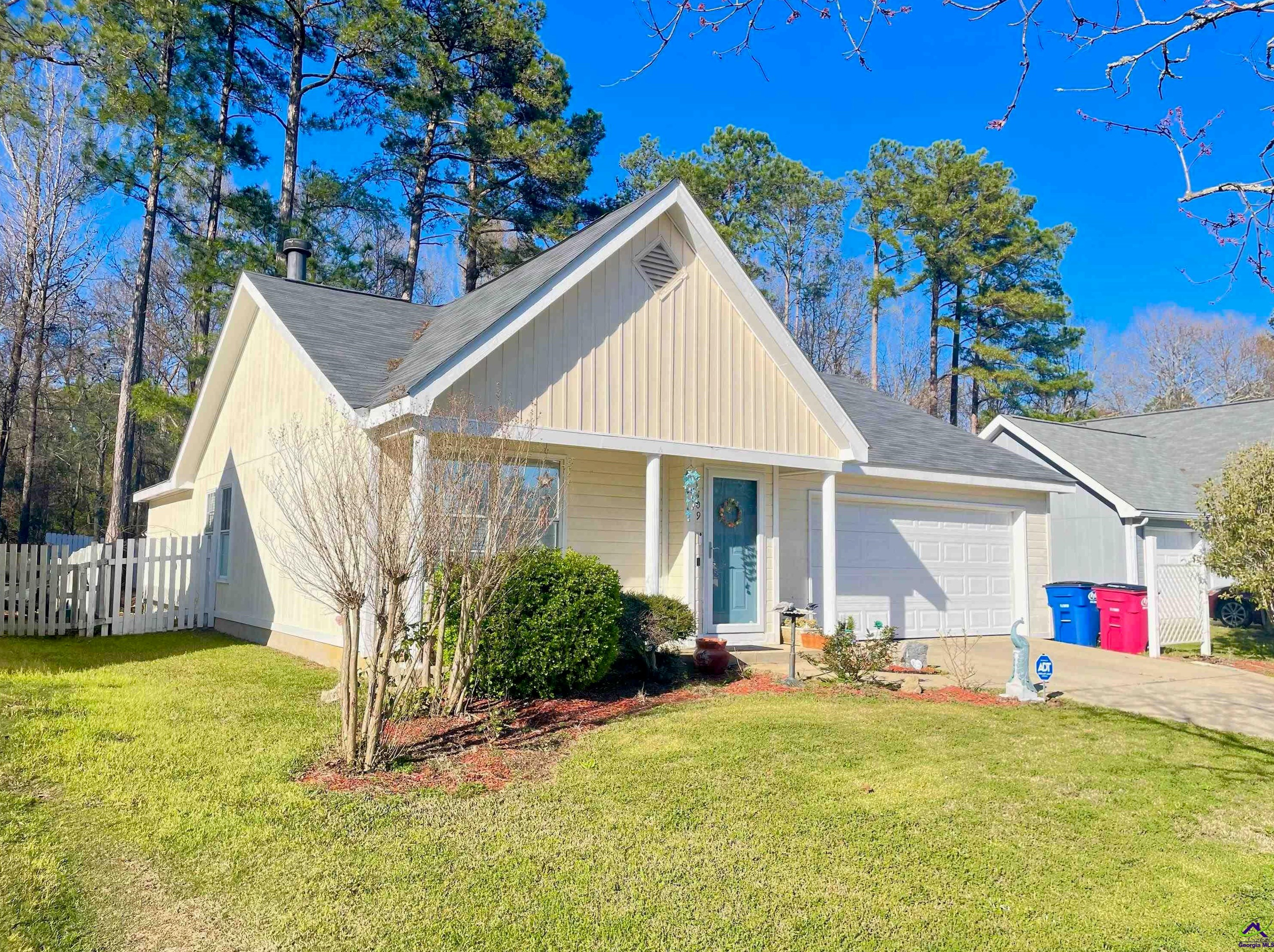 109 Simsbury Ln, Macon, GA 31220