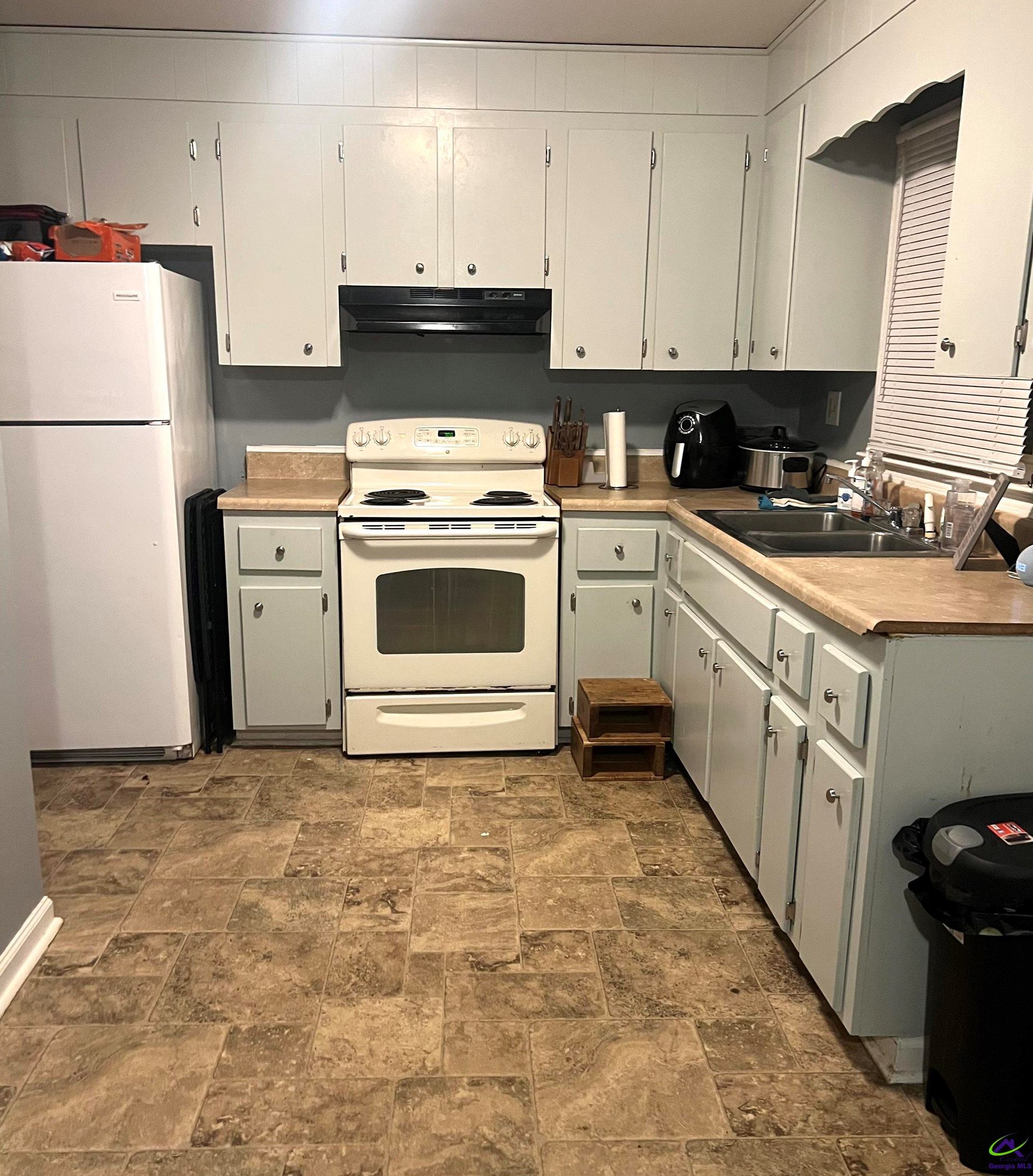 90 Oak Ridge Dr, Warner Robins, GA 31093