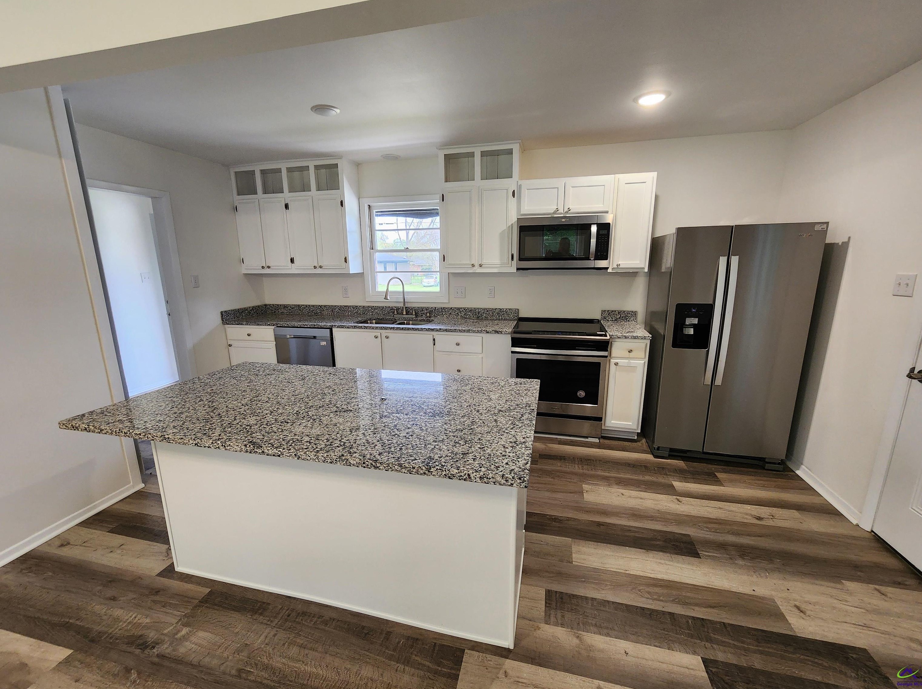 121 Highland Dr, Warner Robins, GA 31088