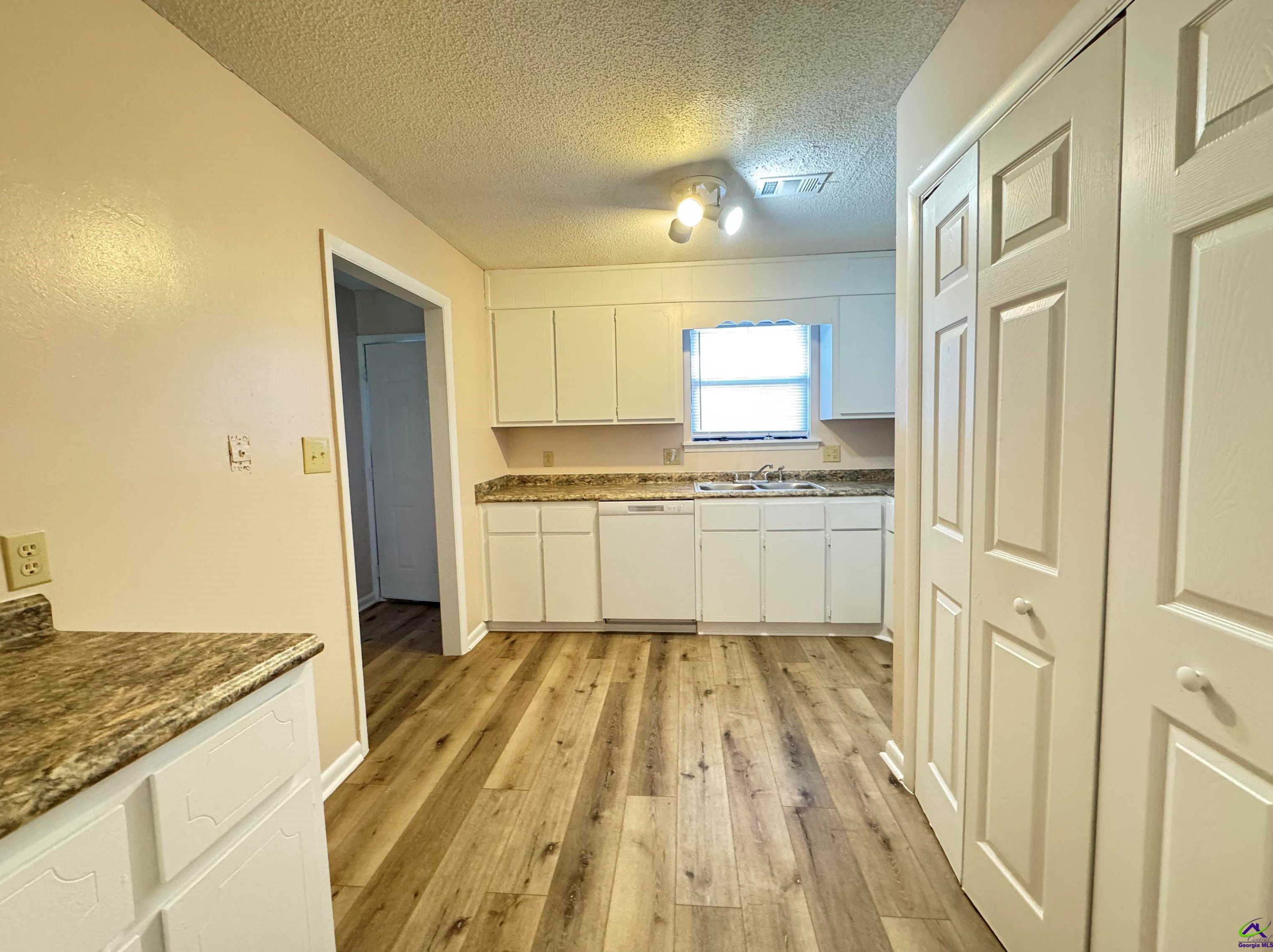 104 Stonehedge Dr, Warner Robins, GA 31088-5605