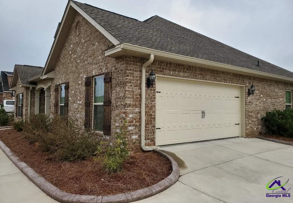 293 Hathersage Dr, Kathleen, GA 31047