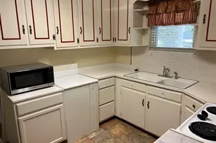 142 Rose St, Cochran, GA 31014 - Photo 8