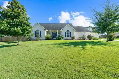 102 Meadow Court, Warner Robins, GA 31088 - Photo 2