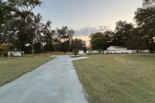 140 Racetrack Dr, Cochran, GA 31014 - Photo 1