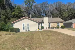 213 Buckskin Dr, Warner Robins, GA 31088 - Photo 2
