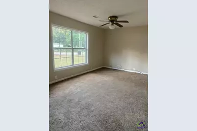 102 Camellia Circle, Warner Robins, GA 31093 - Photo 2