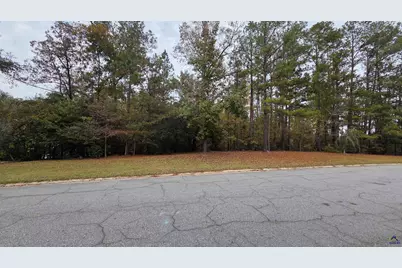 215 Falcon Crest, Warner Robins, GA 31088 - Photo 4