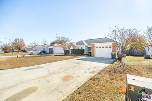 212 Tyson Glen Dr, Warner Robins, GA 31088 - Photo 2