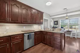 200 Wavertree Dr, Warner Robins, GA 31088 - Photo 24