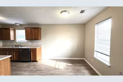 202 Chadwyck Circle, Bonaire, GA 31005 - Photo 2