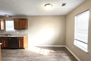 202 Chadwyck Cir, Bonaire, GA 31005 - Photo 2