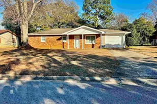 422 Carolina Ave, Warner Robins, GA 31093 - Photo 1