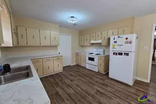 2412 Shea Dr, Macon, GA 31206 - Photo 6