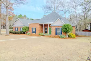 301 Hunts Landing Dr, Kathleen, GA 31047 - Photo 1