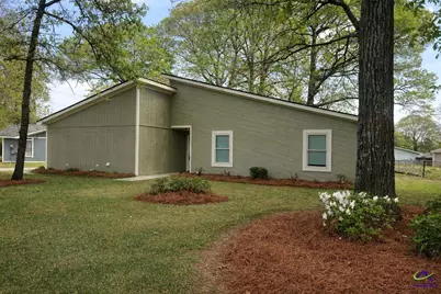 110 Eastlake, Warner Robins, GA 31093 - Photo 1