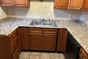 301 Kingsbury Cir, Warner Robins, GA 31088 - Photo 2