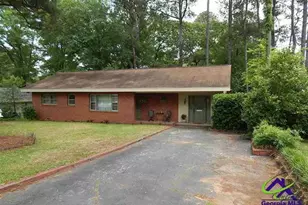 204 Springdale Dr, Warner Robins, GA 31088 - Photo 1
