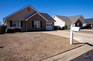 319 Deerfield Cir, Warner Robins, GA 31088 - Photo 2