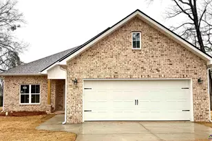 218 Valencia Cir, Warner Robins, GA 31028 - Photo 2