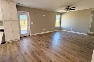 204 Sutton Dr, Perry, GA 31069 - Photo 8