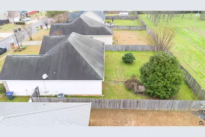 207 Broderick Circle, Warner Robins, GA 31088 - Photo 4