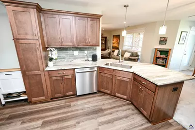 423 Lamplight Drive, Byron, GA 31008 - Photo 12