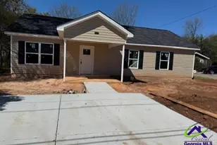 231 Hampton St, Fort Valley, GA 31030 - Photo 1