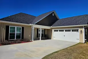 1401 Quail Ridge Ln, Perry, GA 31069 - Photo 2