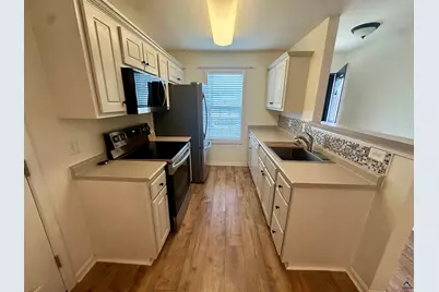 129 Kingston Village Drive, Perry, GA 31069 - Photo 2