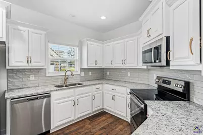 145 Fairway Oaks, Perry, GA 31069 - Photo 8