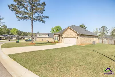 147 Silverside Drive, Perry, GA 31069 - Photo 2