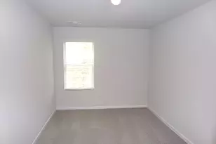 318 NW Oakwood Dr, Milledgeville, GA 31061 - Photo 6