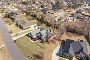 208 Twelve Oaks Dr, Warner Robins, GA 31088 - Photo 4