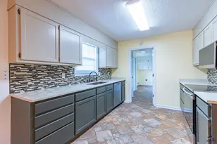 113 Lake Lillian Dr, Perry, GA 31069 - Photo 6