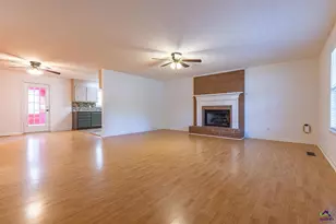 113 Lake Lillian Dr, Perry, GA 31069 - Photo 2