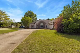 205 Autumn Woods Dr, Warner Robins, GA 31088 - Photo 2