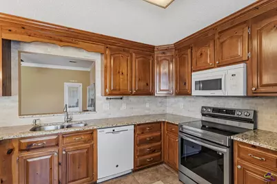 205 Autumn Woods Drive, Warner Robins, GA 31088 - Photo 12