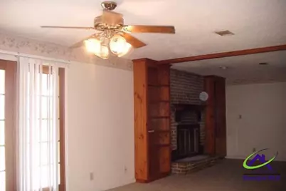 607 Greenbriar Road, Warner Robins, GA 31093 - Photo 2