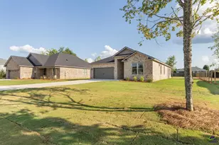 224 Farmland Circle, Perry, GA 31069 - Photo 2